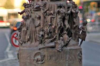 Bild: Christentum-Saeule_Am-Abend-1.2f