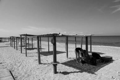 Bild: Schatten-Haeuser-Strand